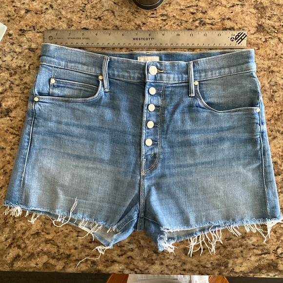 MOTHER The Pixie Dazzler Short Fray Size 30 in Blowing Kisses - Picture 2 of 4